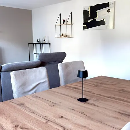 Centrally Located And Comfortable In Halle Appartement