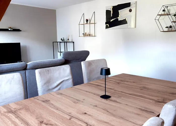 Centrally Located And Comfortable In Halle Appartement