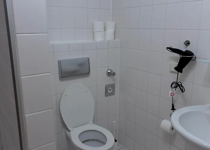 Centrally Located And Comfortable In Halle